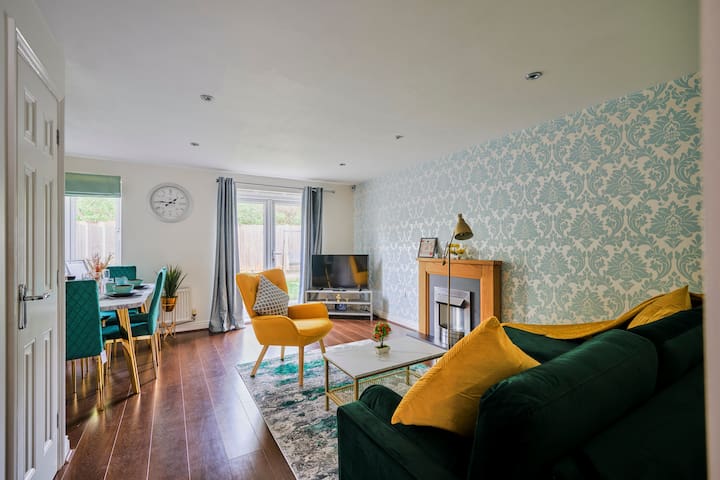 Luxury 3-Bed House Hayes
