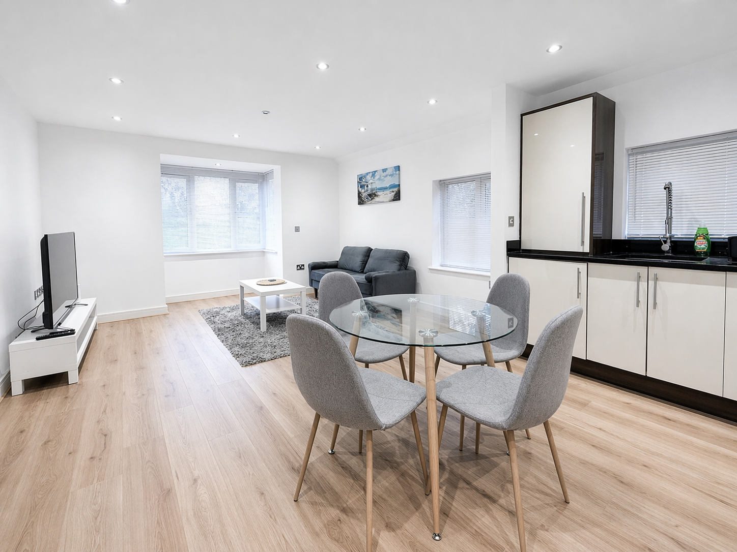 Sleek Modern 2BDR Flat Pinner