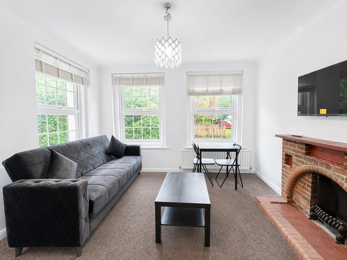 Stunning 1 BDR Flat Bushey Heath